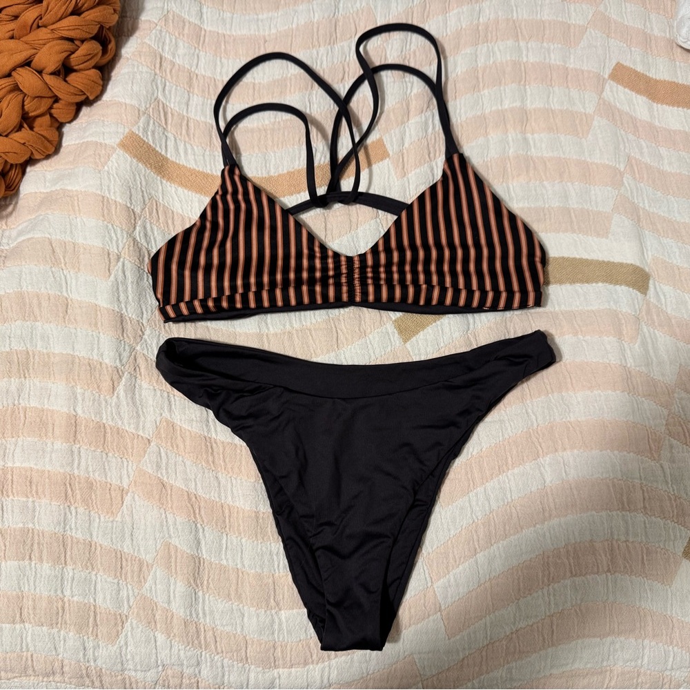 Patagonia bikini upswell bottom and reversible seaglass bay top